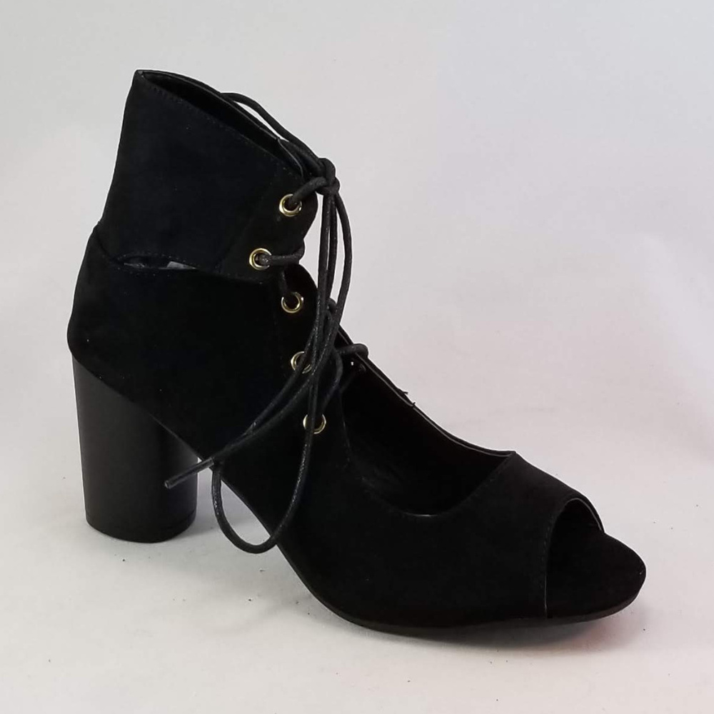 Qupid Women's Cylinder-03 Ankle Bootie Black 7M